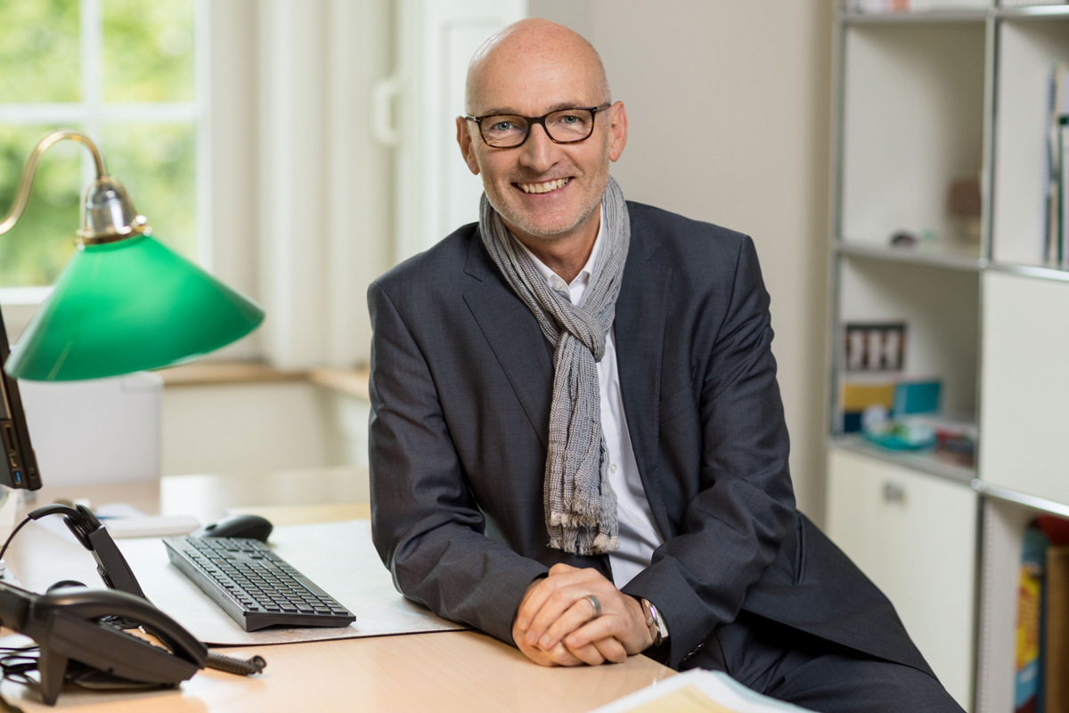 Peter Krepper am Schreibtisch